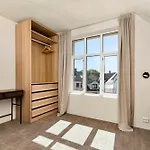 - Bedroom With Private Bathroom Πανσιόν